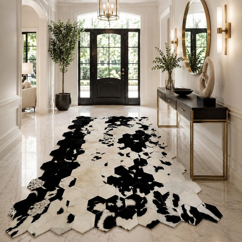 Tapis hexagonal noir en cuir de vache blanc, tapis en cuir patchwork, 8 x 10 pi