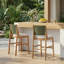 Tabourets de bar d'extérieur en bois d'acacia (ensemble de 2), chaises à hauteur de bar en teck avec coussin crème et dossier en osier vert, tabourets à hauteur de comptoir pour patio, bord de piscine, îlot de cuisine-293644937-293644982