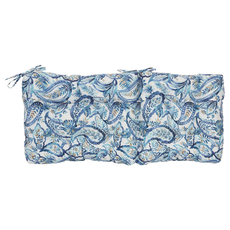 Coussin de chaise d'extérieur capitonné, Blanc / cachemire lapis Faylinn, L 18 po x P 18 po