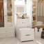 Tiroir de placard blanc avec miroir lumineux et tabouret