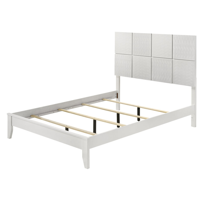 Lit grand contemporain 1pc avec tête de lit à panneaux géométriques, finition blanche, façade texturée, bois pour chambre à coucher avec style, cadre
