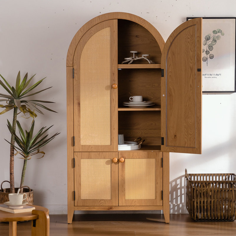 Armoire de cuisine avec portes et tablettes réglables