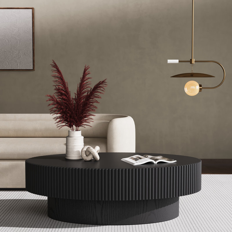 Table basse ovale cannelée en bois massif 45 po Alethia, Noir mat