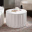 Ensemble de tables basses rondes festonnées blanches-446974062