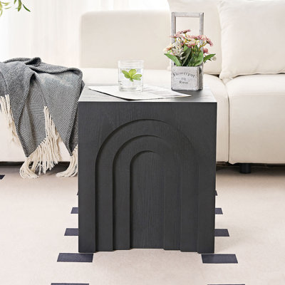 Table d'appoint carrée polyvalente de 15,74 po pour le salon et la chambre à coucher, mobilier d'appoint multifonctionnel et élégant avec surface facile à nettoyer.