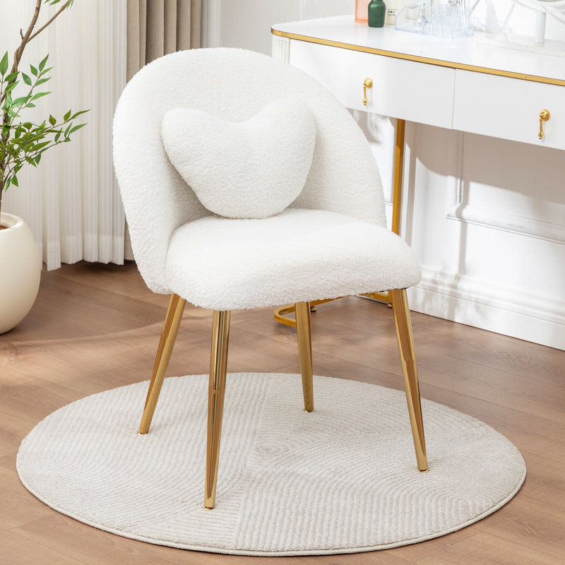 Fauteuil de coiffeuse en tissu Teddy avec dossier et oreiller, jolie petite chaise de bureau confortable sans roulettes, table de maquillage confortable avec pieds dorés réglables