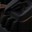 Fauteuil de massage noir avec une tablette de contrôle