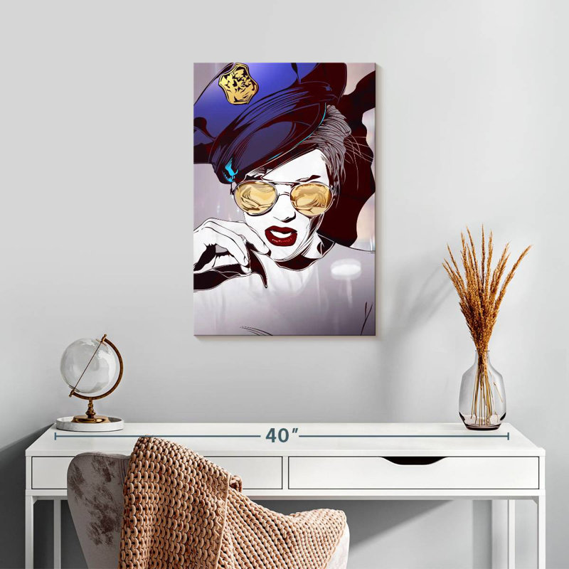 Leisha Babe Cop, H 24 po x l 16 po