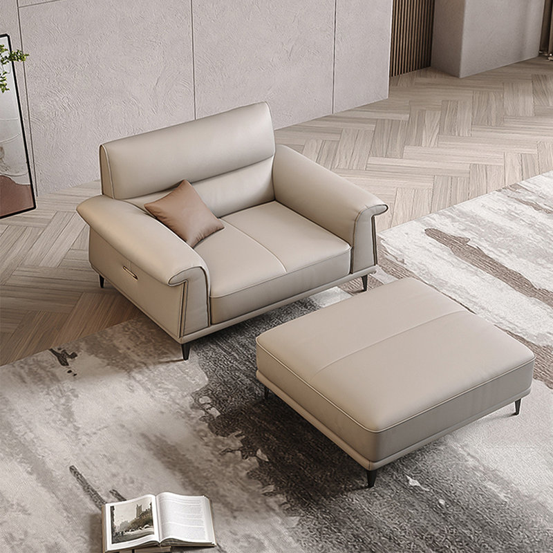 Fauteuil à accoudoirs évasés gris en cuir véritable avec repose-pieds