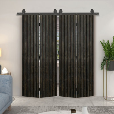 Porte de grange pliante en bois de pin teinté Japanese Series avec quincaillerie coulissante