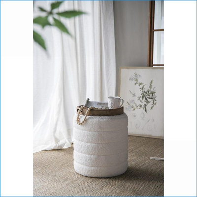 Ensemble de 5 tables basses en bois de sapin avec tabouret en sherpa, plateaux décoratifs et vase French Country
