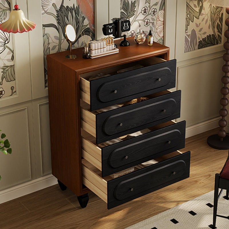Coffre d'appoint en bois massif exquis simple.