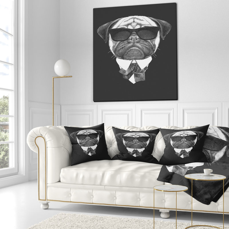 Portrait de chien carlin en costume - coussin imprimé animal, 16 po x 1 po, Coussin décoratif