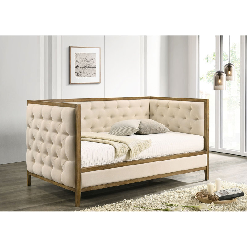 Lit de jour simple de style transitionnel, capitonnage à losanges, garniture en bois, chêne naturel, espace de repos prêt pour le matelas, pièce principale idéale