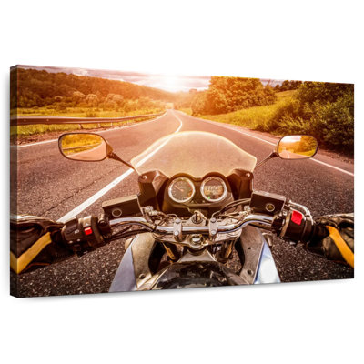 Mehar à moto au coucher du soleil