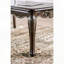 Table basse traditionnelle avec détails sculptés et pieds en cabriole