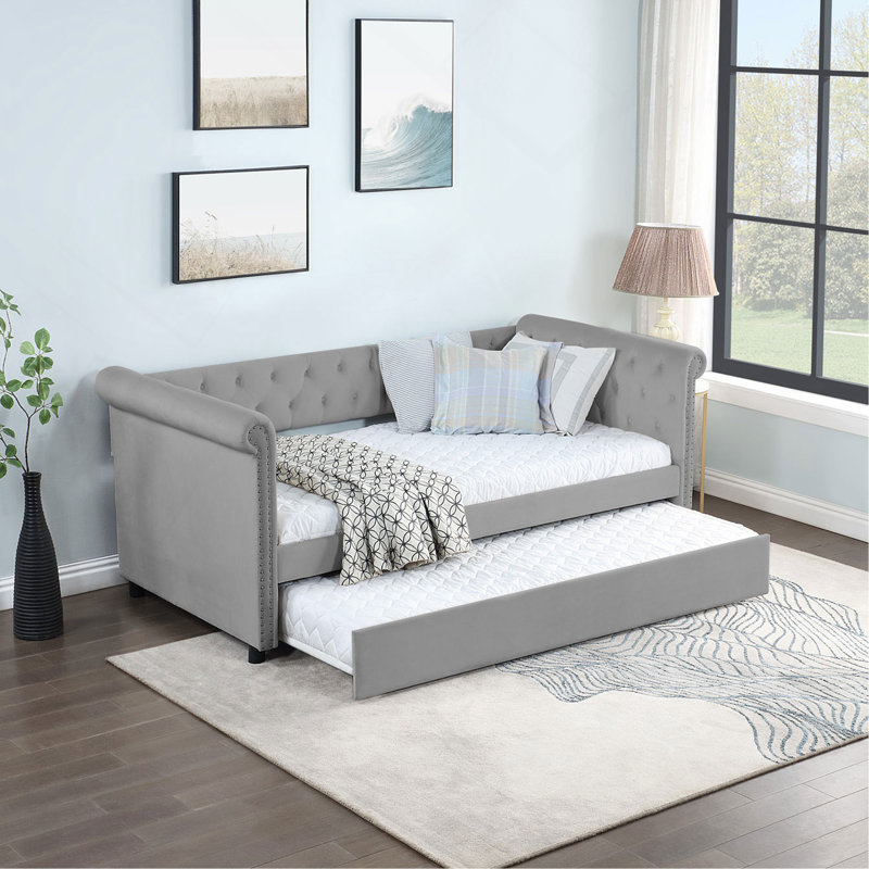 Lit de jour rembourré polyvalent avec lit gigogne et magnifique design de bras, idéal pour se détendre et accueillir des invités.