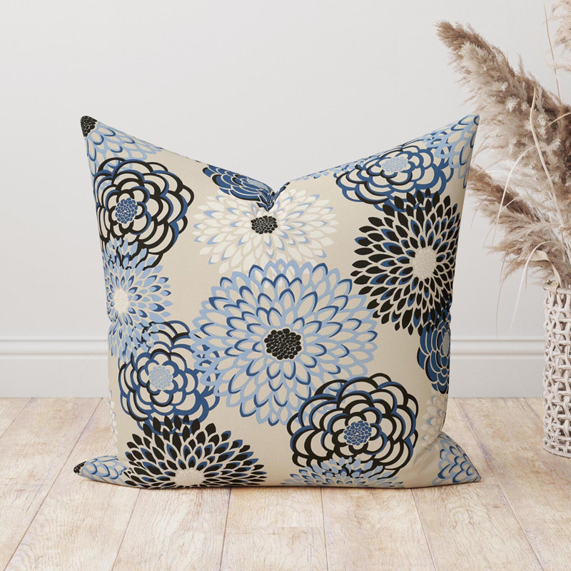 Coussin floral bleu et noir, H 19 po x l 19 po, Carré
