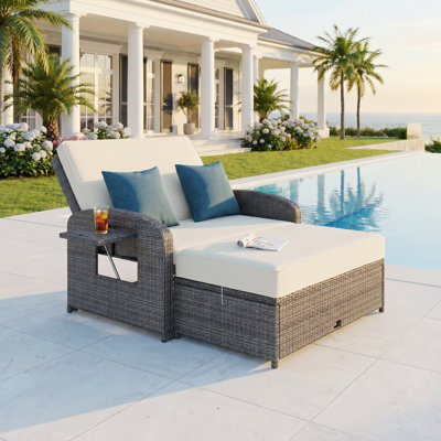 Lit de jour double blanc d'extérieur avec dossier réglable, coussins résistants à l'eau et housse de protection gratuite - Ensemble de canapé de patio inclinable pour 2 personnes