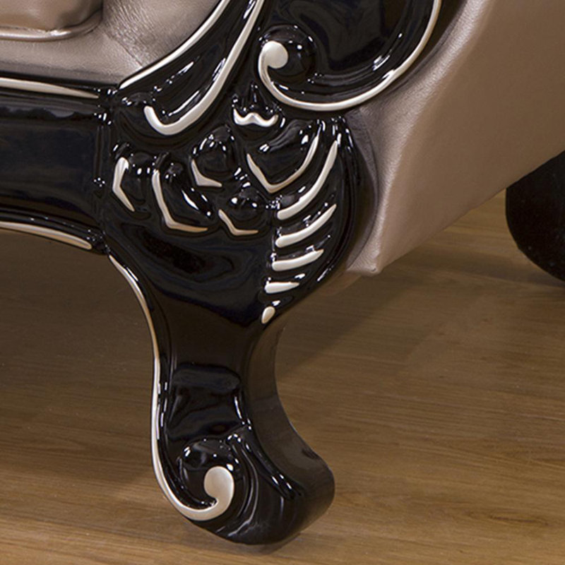 Élégante chaise en bois sculpté, Orienté à droite