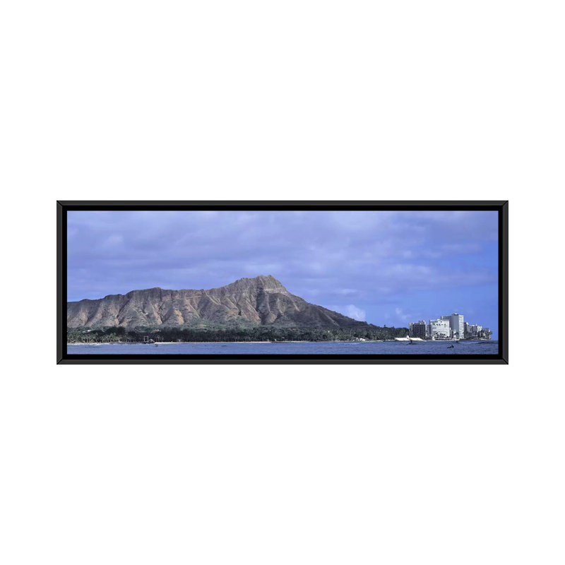 Immeubles avec une montagne à l’arrière-plan, diamond head, honolulu, oahu, hawaii, usa-reproduction de photo sur toile enroulée