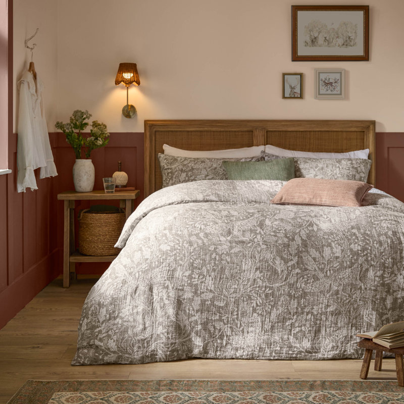 Cademuir Cotton Floral Duvet Cover Set with Pillowcases Included, King Duvet Cover + 2 Standard Pillowcases, Brown