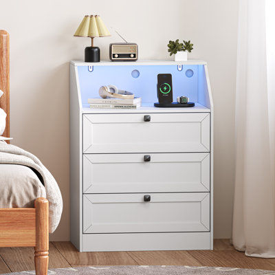 Table de chevet à 3 tiroirs de 60 cm de large avec lumière DEL et station de recharge, table de chevet avec niche ouverte pour chambre à coucher