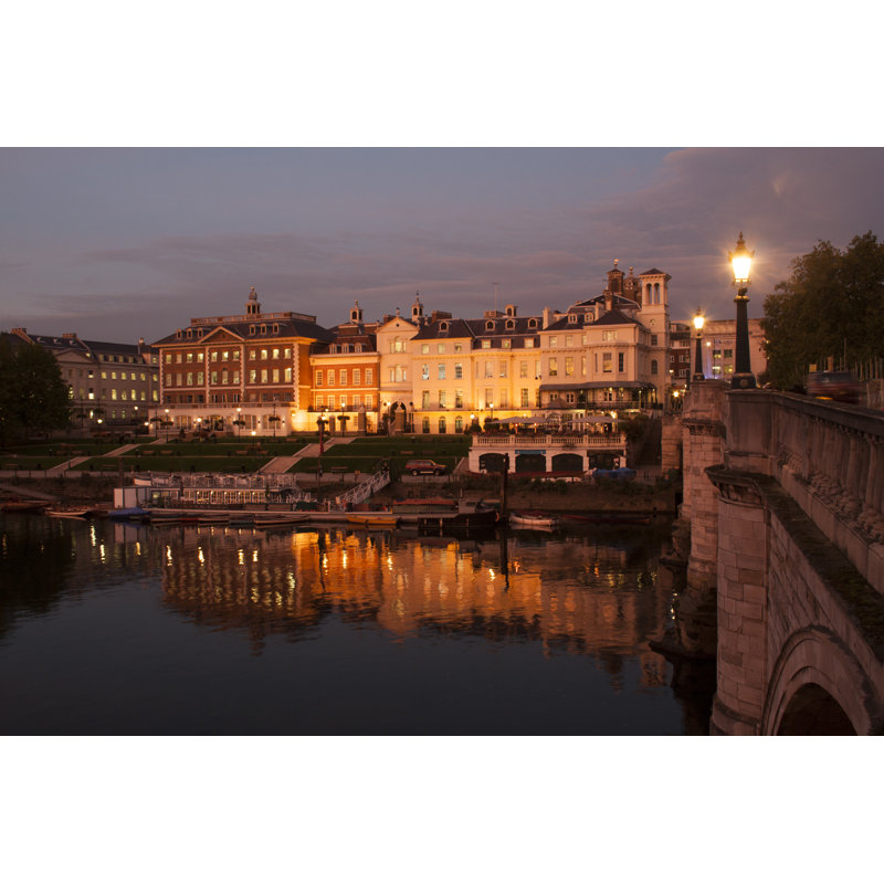 Richmond Riverside au crépuscule par Bernardallum, H 12 po x l 18 po
