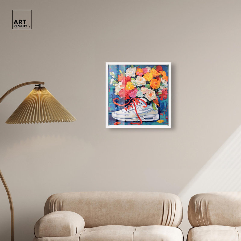 Art mural fantaisiste Sneaker avec fleurs, H 21 po x l 21 po, Blanc