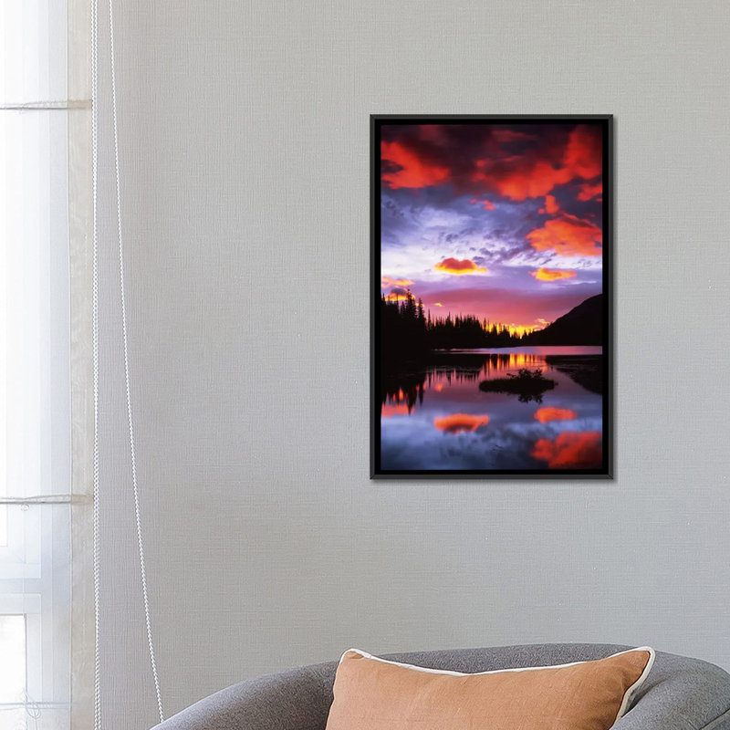 « cloudy coucher de soleil ii », reproduction de photo sur toile, H 26 po x l 18 po x P 1,5 po, Toile avec cadre noir