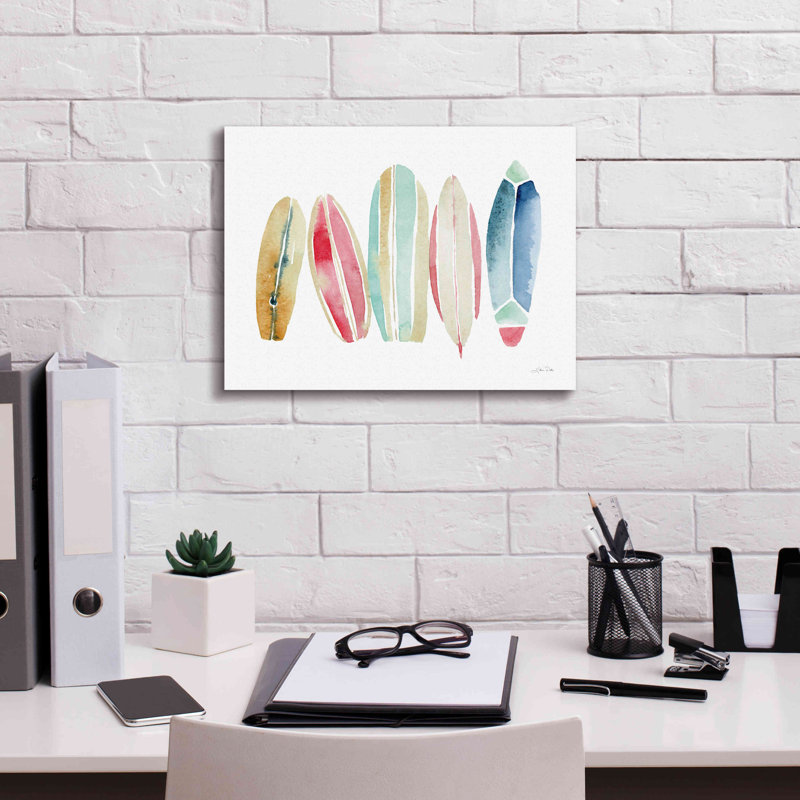 «Surfboard in a Row» par Katrina Pete, estampe numérique sur toile, H 12 po x l 16 po x P 0,75 po