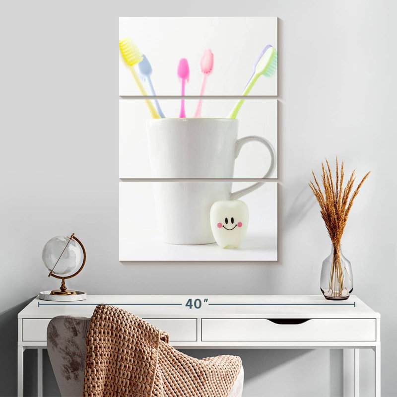 Alcaraz Toothbrush Mug, 32" H x 20" W