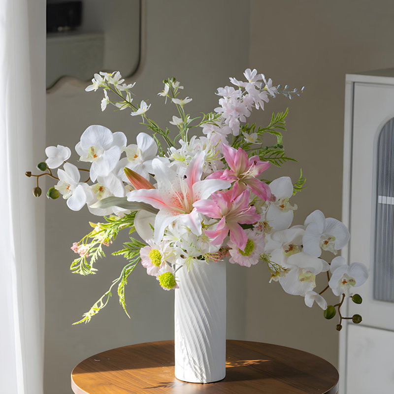 Ornements de fleurs simulées