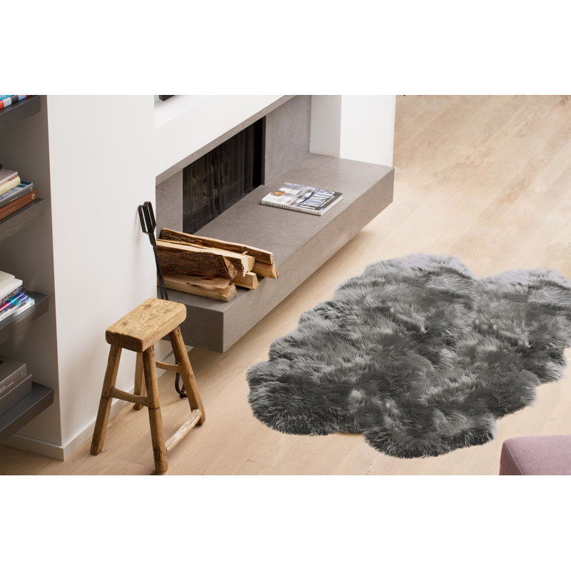 Chatterton Handmade Sheepskin Gray Area Rug, 4' x 6'