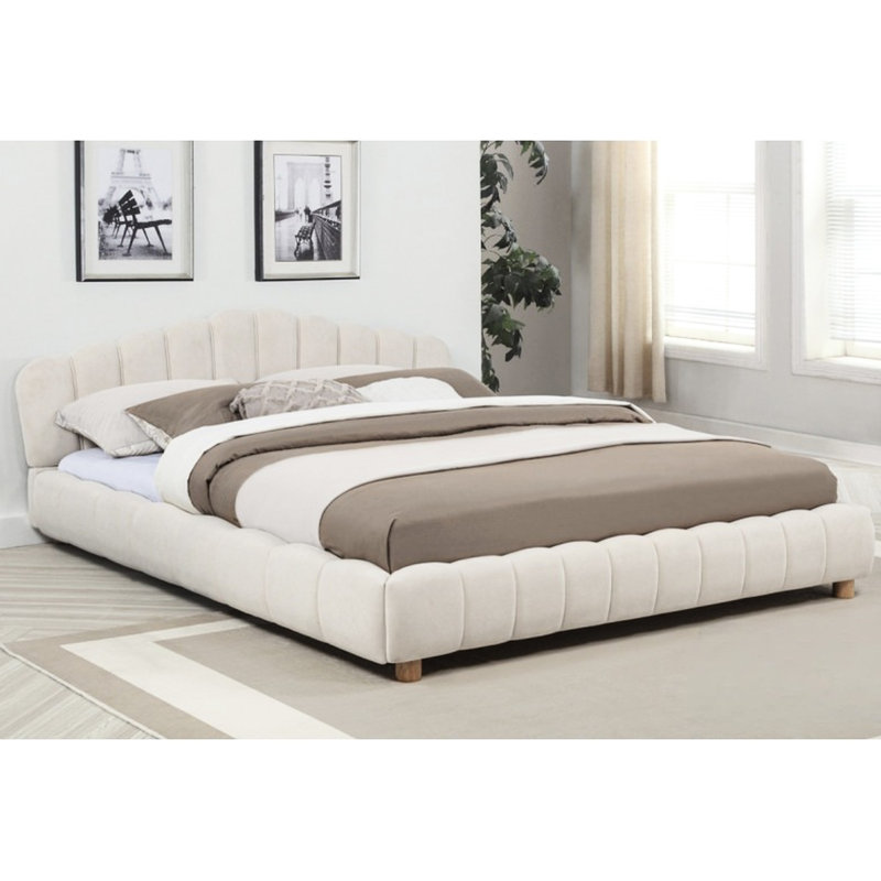 Grand lit tapissier crème en velours, mobilier de chambre moderne à profil bas avec lattes et tête de lit avec tous les composants