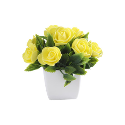 Ornement en forme de rose artificielle en forme de rose dans un pot carré blanc, idéal pour la maison et le bureau. Disponible en 3 couleurs.