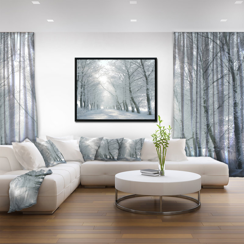 «Winter Road Backlit my Morning Sun», reproduction de photo, H 12 po x l 20 po x P 1 po, Cadre noir