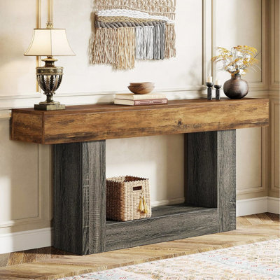 Console de style campagnard de 63 po avec rangement - canapé d'entrée rustique à 2 niveaux derrière le canapé, table d'appoint étroite avec base en forme de U, finition brun rustique et bois gris