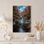 Chute d'eau en cascade sur des rochers en forêt d'automne, art mural-134028780