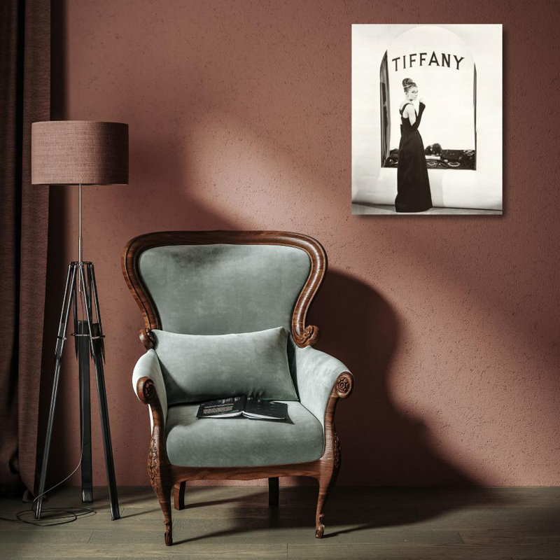 Audrey Hepburn - Tiffany, H 18 po x l 14 po