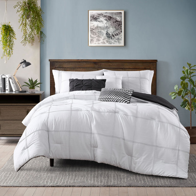 Twin White and Black Microfiber Reversible Comforter Set