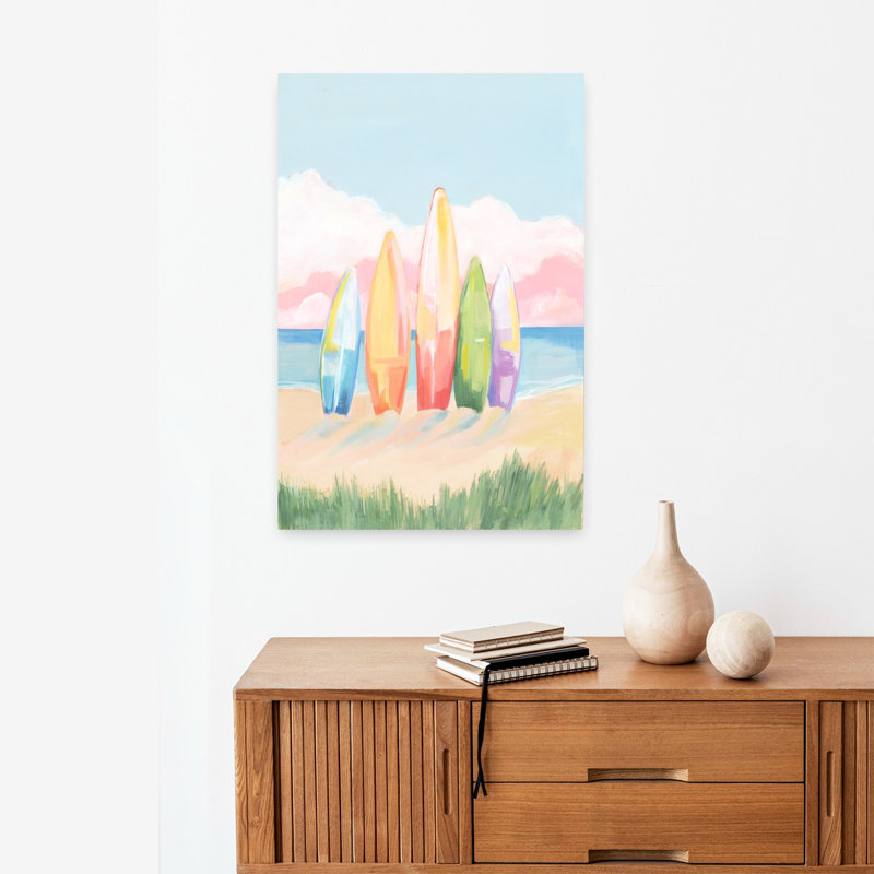 Planche de surf colorée sur une plage de sable, art mural côtier, H 24 po x l 16 po
