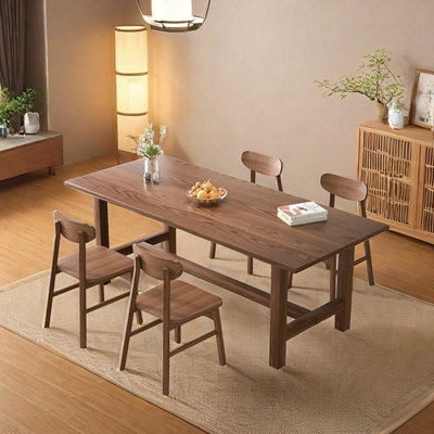 Table en bois massif avec des coins arrondis simples