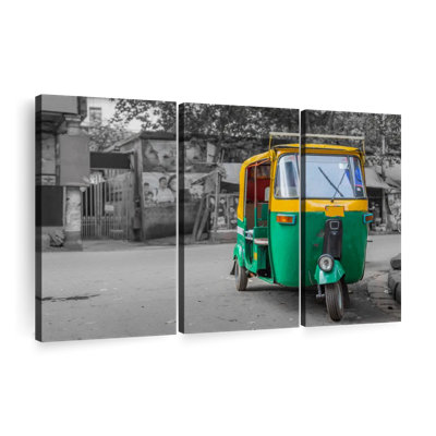 «Indian Rickshaw Pop Canvas Print» sur véhicule