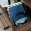 Table d'appoint / table de chevet, finition brune