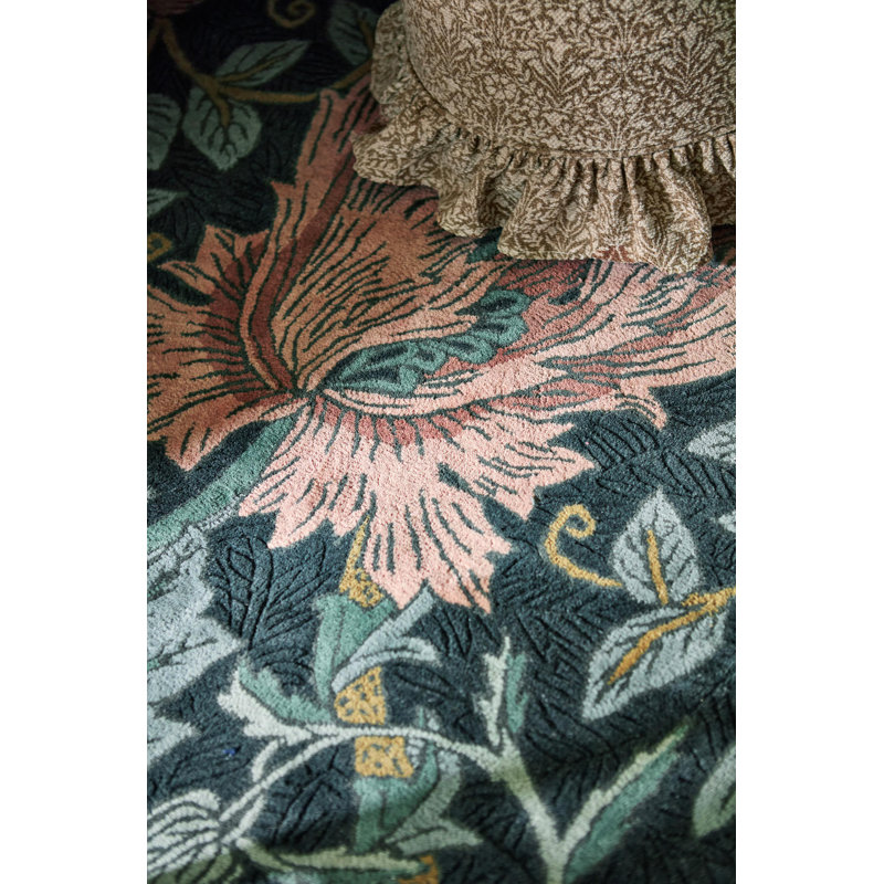Hand Tufted Wool Floral Area Rug in Tump Green, Rectangle 4'7" x 6'7"