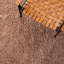 Tapis brun touffeté à la main-181690770
