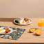 Ensembles de table en similicuir résistant à la chaleur, antidérapants, imperméables, oléofuges, lavables et réutilisables, ensemble de 4 (motif fraise volante).