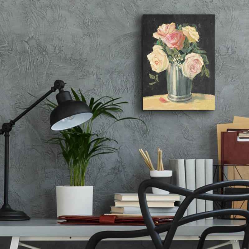 «Silver Vase I On Black» par Carol Rowan, H 16 po x l 12 po x P 0,13 po
