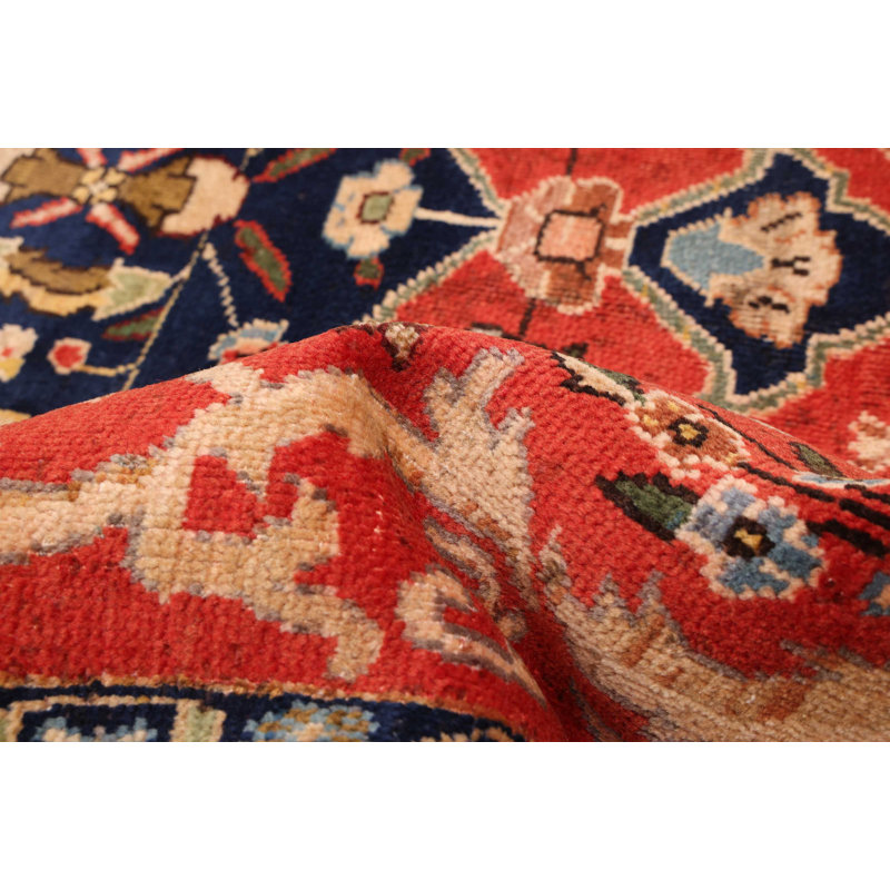 Tapis rouge Anadol 4 pi 7 po x 6 pi 5 po